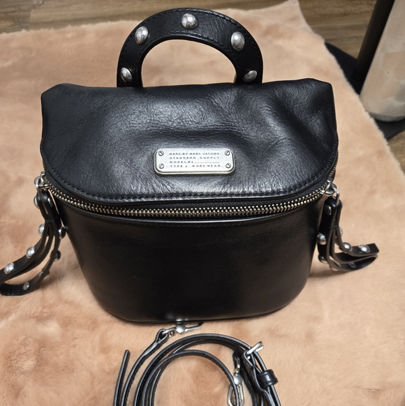 Marc Jacobs Black Canteen Riveted Limited Edition Crossbody Bag - Picture 3 of 11